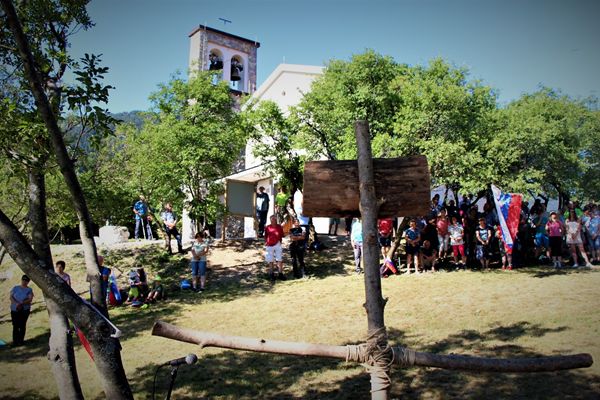 Slovesno praznovanje 75. obletnice pozidave prvega spomenika sprave na Slovenskem Beseda in fotografija